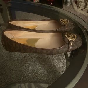 Brown size 9 Michael Kors Flats in great condition
